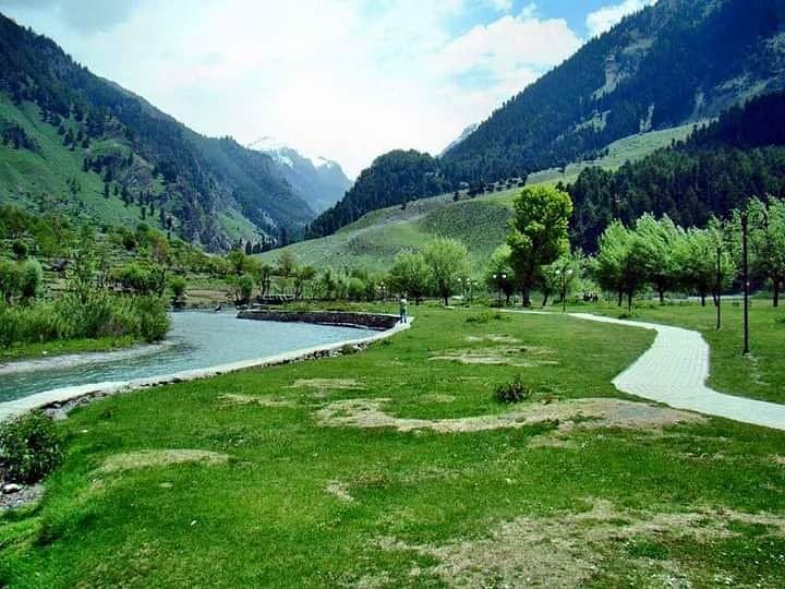 Lolab, Jammu and Kashmir - Beautiful valley with lush green landscapes - Aleeza Travels destination